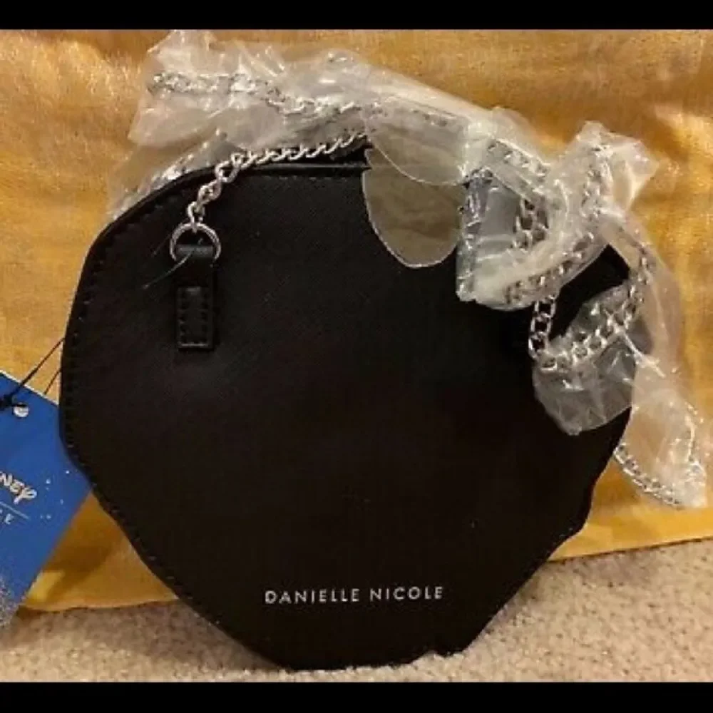 DANIELLE NICOLE SNOW WHITE ONE BITE POISON APPLE CROSSBODY BAG NWT - Picture 3 of 7